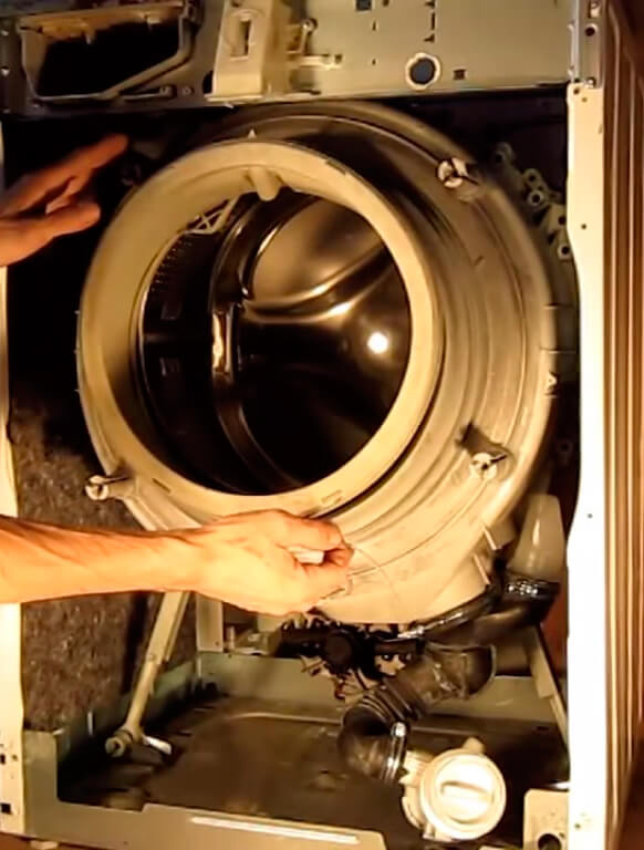 Почему барабан стиральной машины стучит при отжиме. Барабан стиральной машинки LG WD-80160n. Барабан стиральной машинки самсунг. Машинка Индезит барабан. Стиральная машина Атлант разбило корпус барабана.