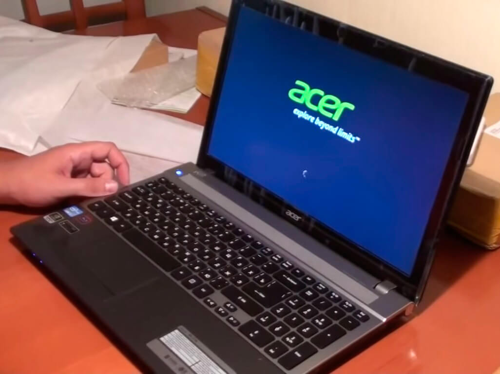 Ноутбук асер черный экран. Ноутбук Асер чёрный экран. Ноутбук Acer включается. Не включается ноутбук. Как включить ноутбук Acer.