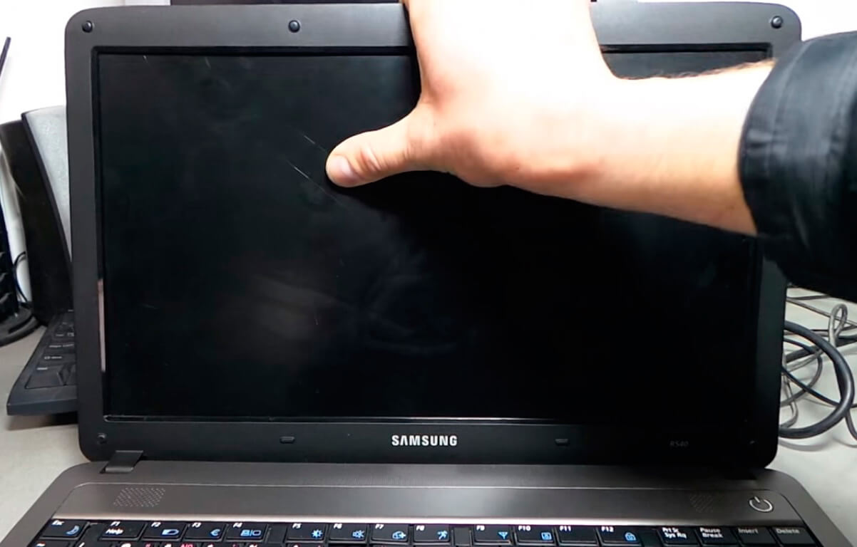 Ремонт экрана или замена матрицы ноутбука Samsung в СПб