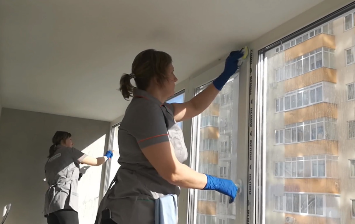 Сколько стоит помыть квартиру в москве. Расценки на мытье окон. Сколько стоит помыть окна. Сколько стоит вымыть окно. Сколько стоит мытье окон в квартире.