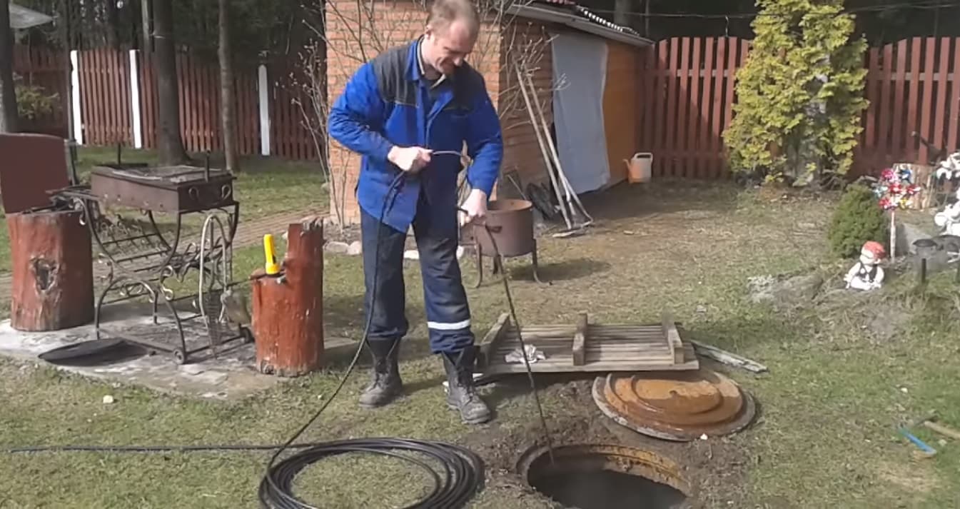 Прочистка трубопровода в загородном доме