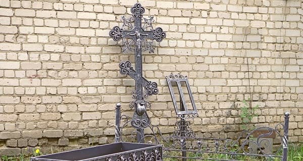 Кованые кресты на кладбище на заказ в Санкт-Петербурге