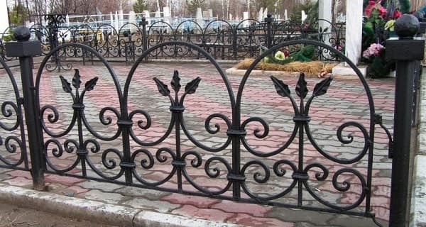 Кованые ритуальные ограды на заказ в Санкт-Петербурге