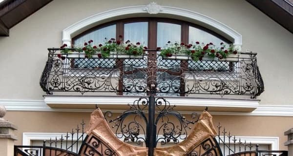 Кованые балконы на заказ в Санкт-Петербурге