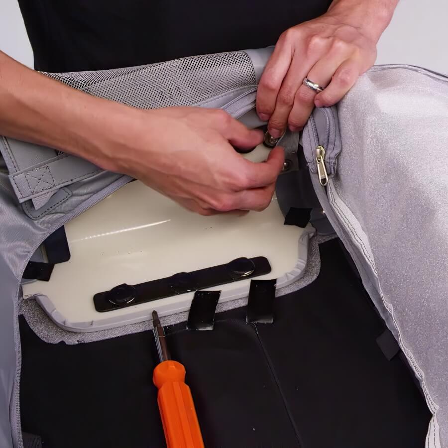 Как починить или поменять колесо на чемодане своими руками